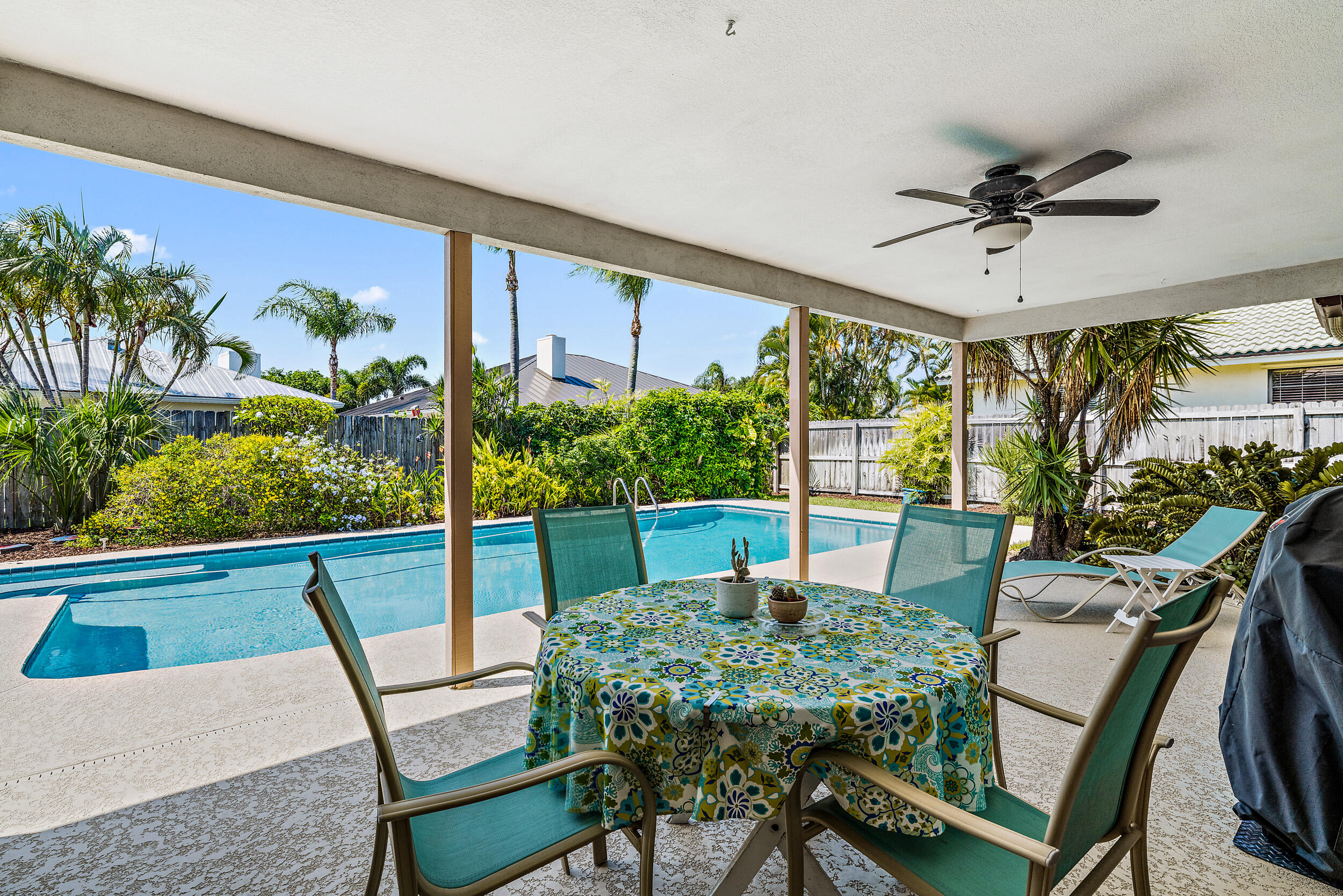 TEQUESTA PINES - Residential