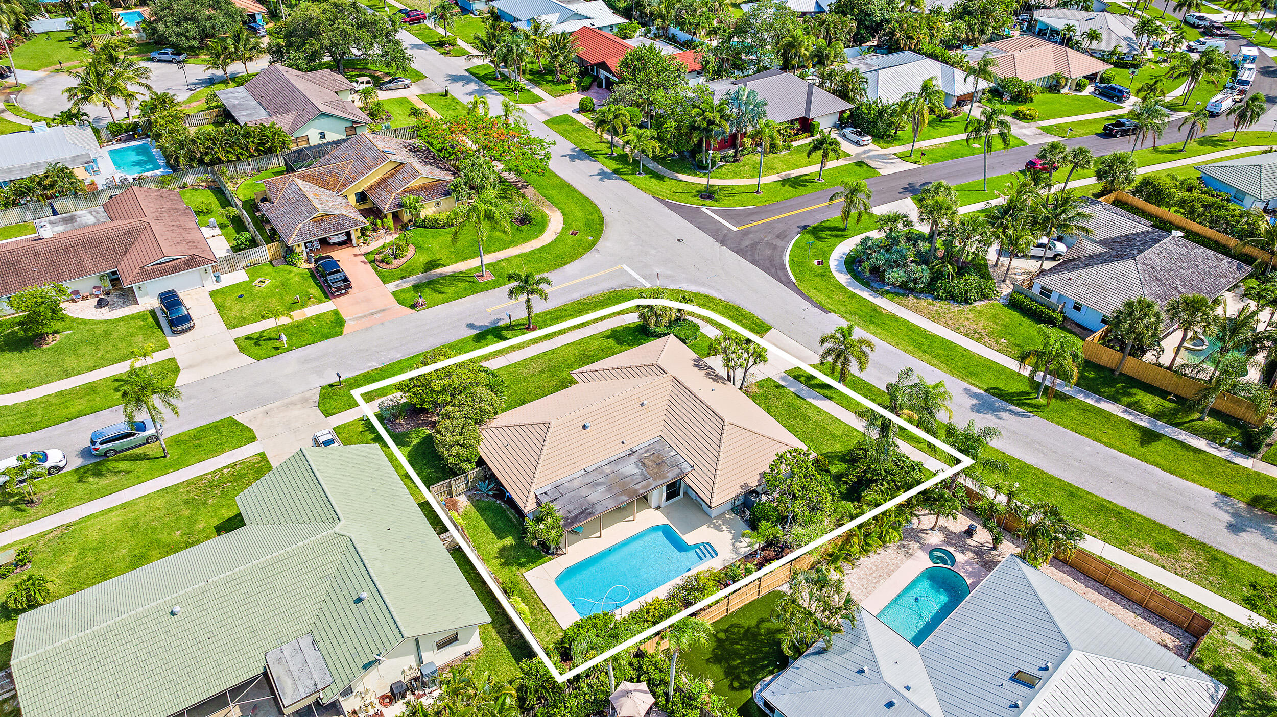 TEQUESTA PINES - Residential