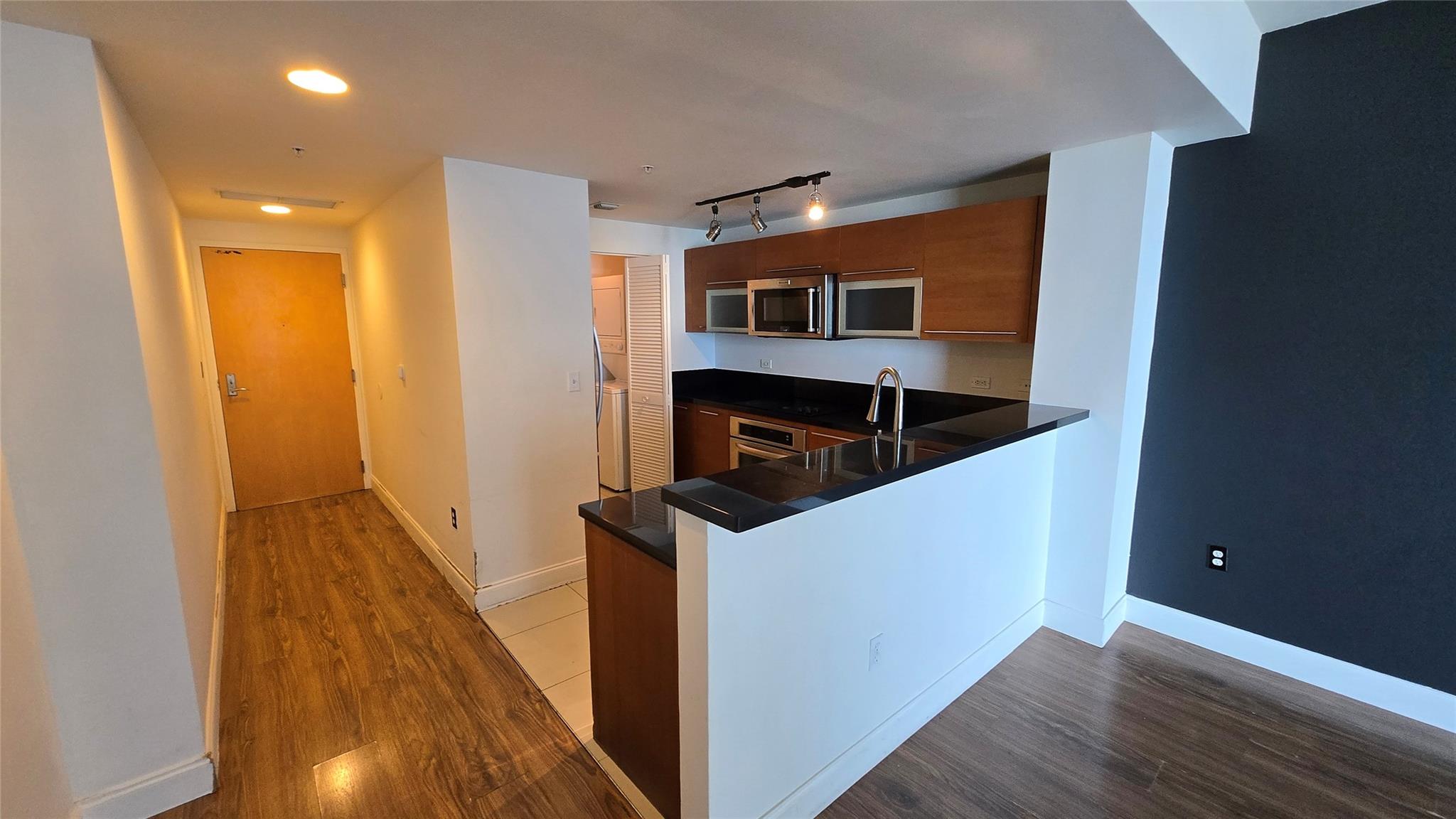 MOVE-IN PAYING ONLY 2 MONTHS!! Endless Potential with a View. Design your perfect dream home. Great Unit on the 24th floor with a Bay view is ready for your imagination and decor. 1 Bed & 1 Bath, open modern kitchen with SS appliances, washer & dryer and open balcony. The building offers Basic TV Cable and a 24-hour supervised lobby. Amazing pool, hot tub, spa, sauna, steam rooms, and a large gym with cardio and weights areas. steps away to Bayside Mall, Brickell, Brickell City Center, Metro mover and more. Perfect for those seeking luxury, comfort, and convenience in a prime location. ** Tenant pay a 2-month move-in fee, and the security deposit can be split into 4 manageable installments. Note: The main pool is currently closed; only the smaller pool is open for use.