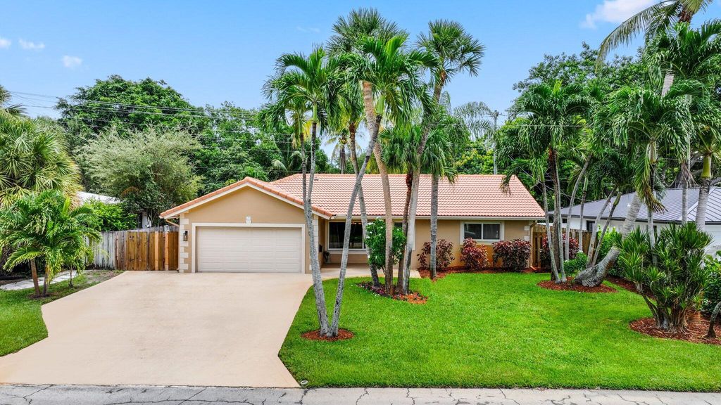 Photo of 678 NW 7th Avenue, Boca Raton, FL 33486 (MLS # R11023143)