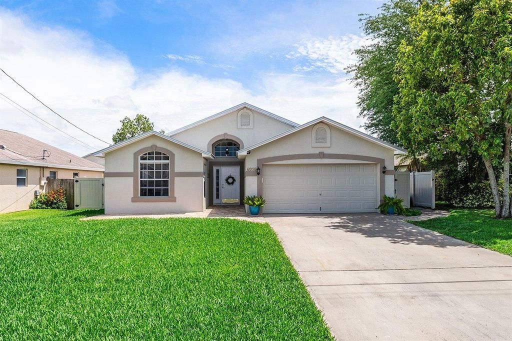 Photo of 6354 Hollywood Street, Jupiter, FL 33458 (MLS # R10716548)