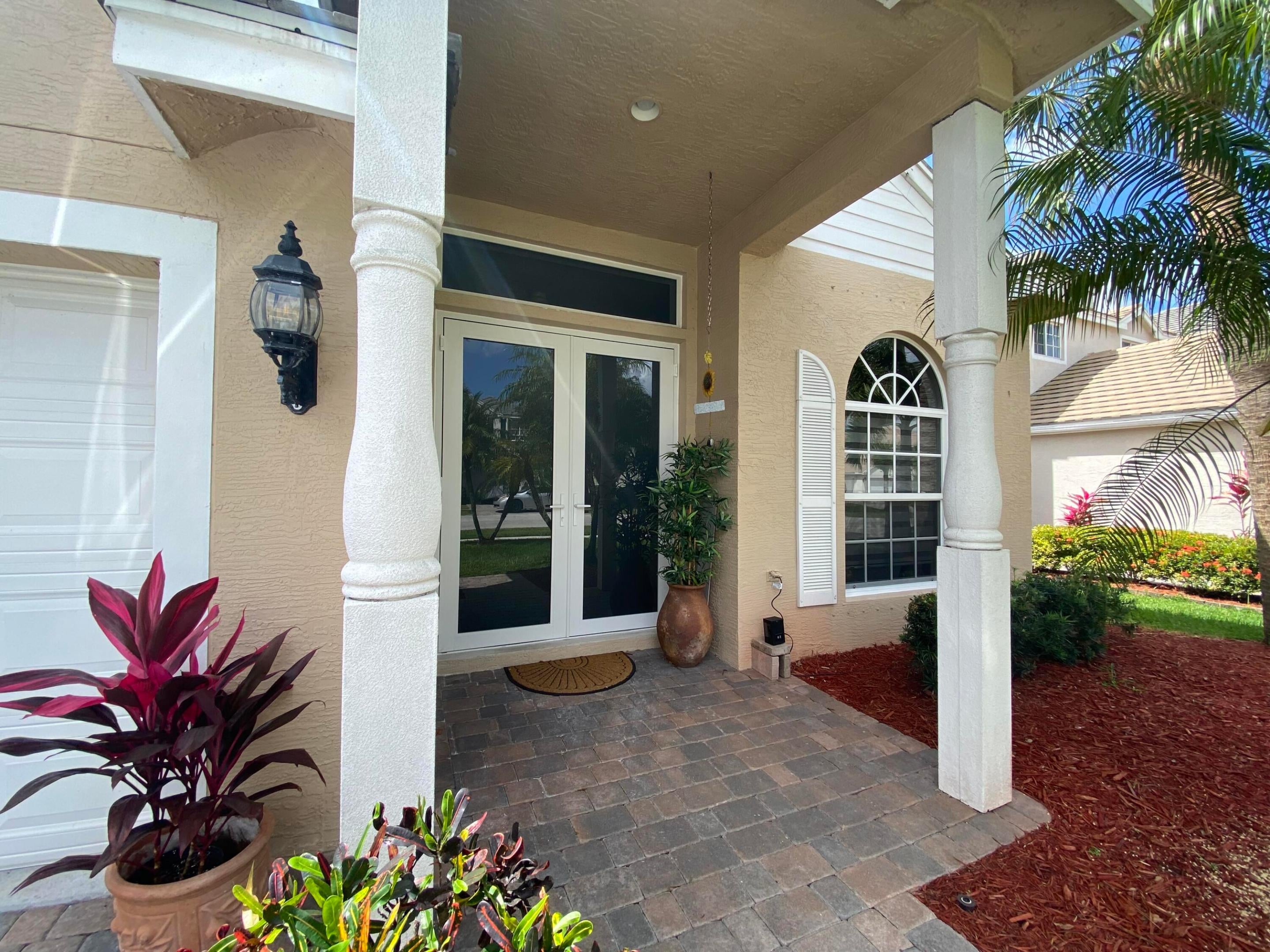 325 Berenger Walk
