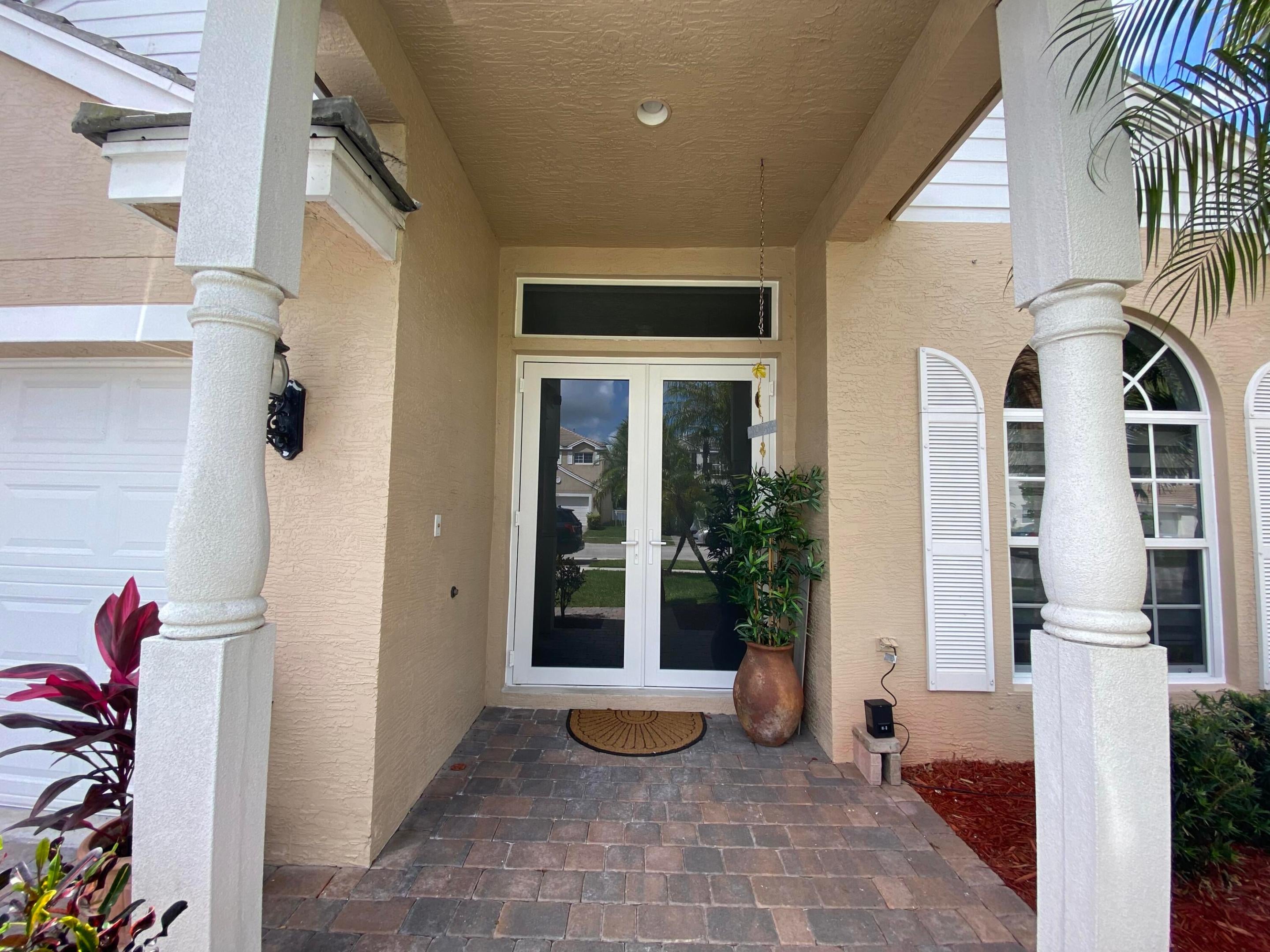 325 Berenger Walk