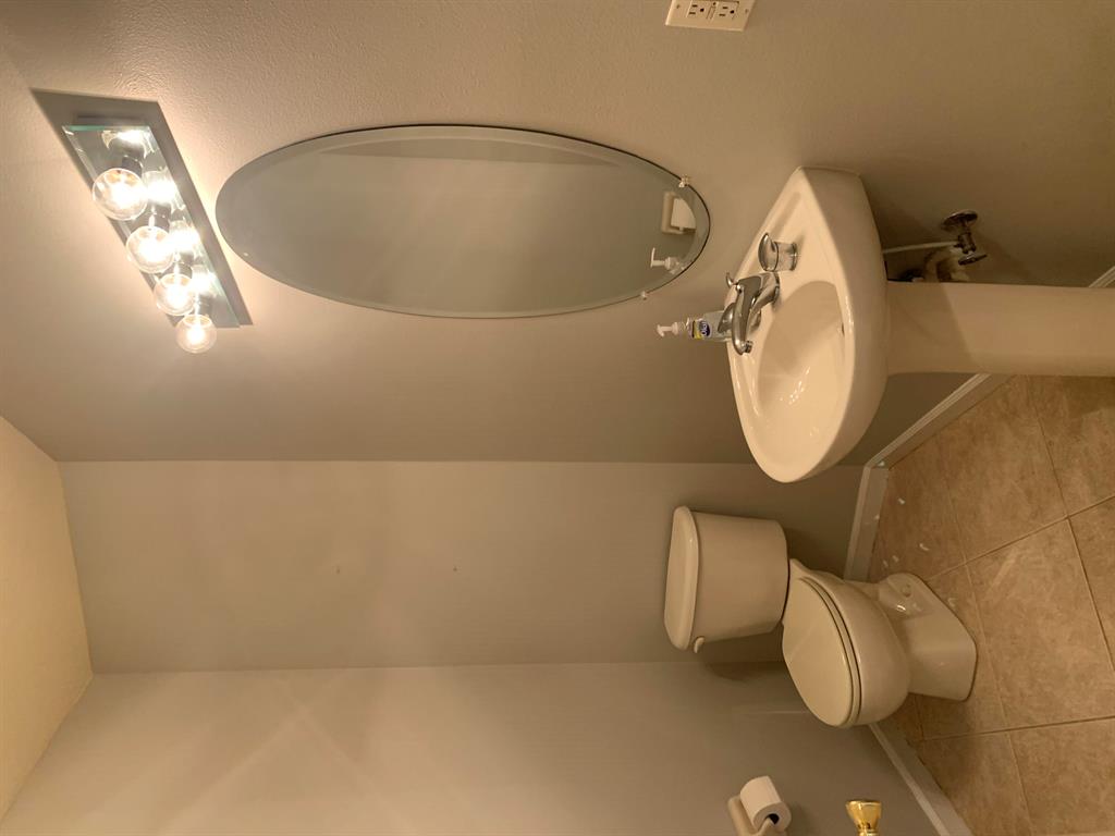 CASTLE PINES CONDOMINIUM - Residential Lease