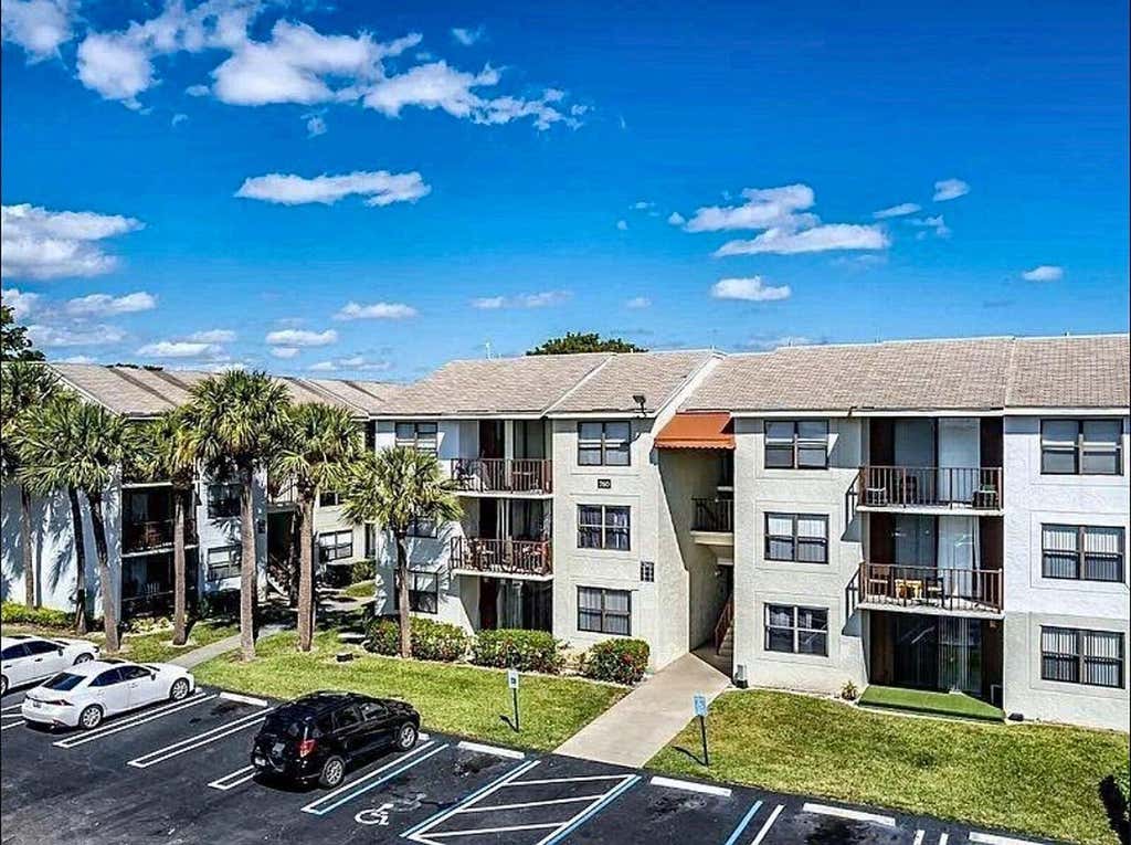 Photo of 708 EXECUTIVE CENTER Drive #12, West Palm Beach, FL 33401 (MLS # B26059702)