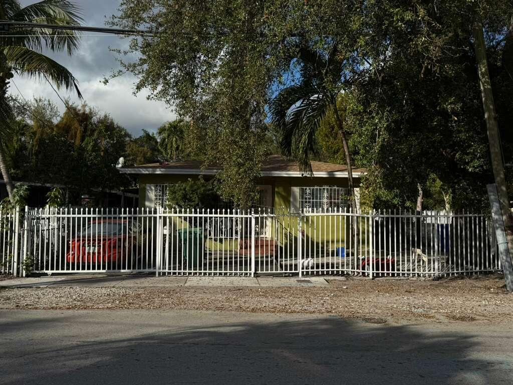 INGLEWOOD GARDENS - Residential Income