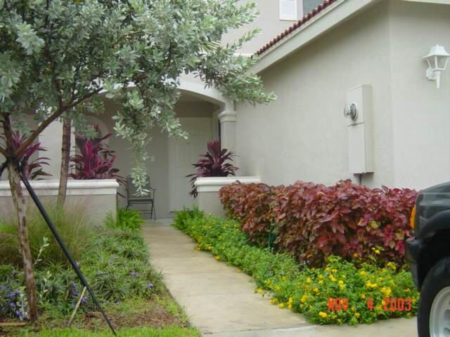 3 BEDROOM 2.5 BATH TOWNHOME WITH 1 CAR GARAGE. SPACIOUS FLOOR PLAN, 1595 SQ FT UNDER AIR. TILE THROUGHOUT LIVING AREA. SCREENED IN BACK PATIO, BEDROOMS ARE UPSTAIRS. TILE ON GROUND FLOOR. CARPETING IN SECOND LEVEL. GATED COMMUNITY WITH FITNESS CENTER, POOL, CLUBHOUSE AND PLAY AREA.