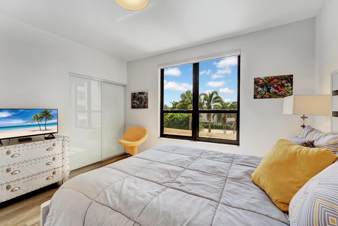 IMPERIAL ROYALE AT BOCA POINTE CONDO - Residential