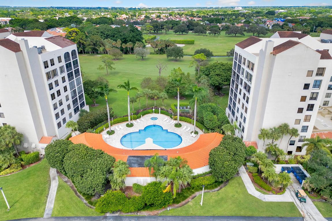 IMPERIAL ROYALE AT BOCA POINTE CONDO - Residential