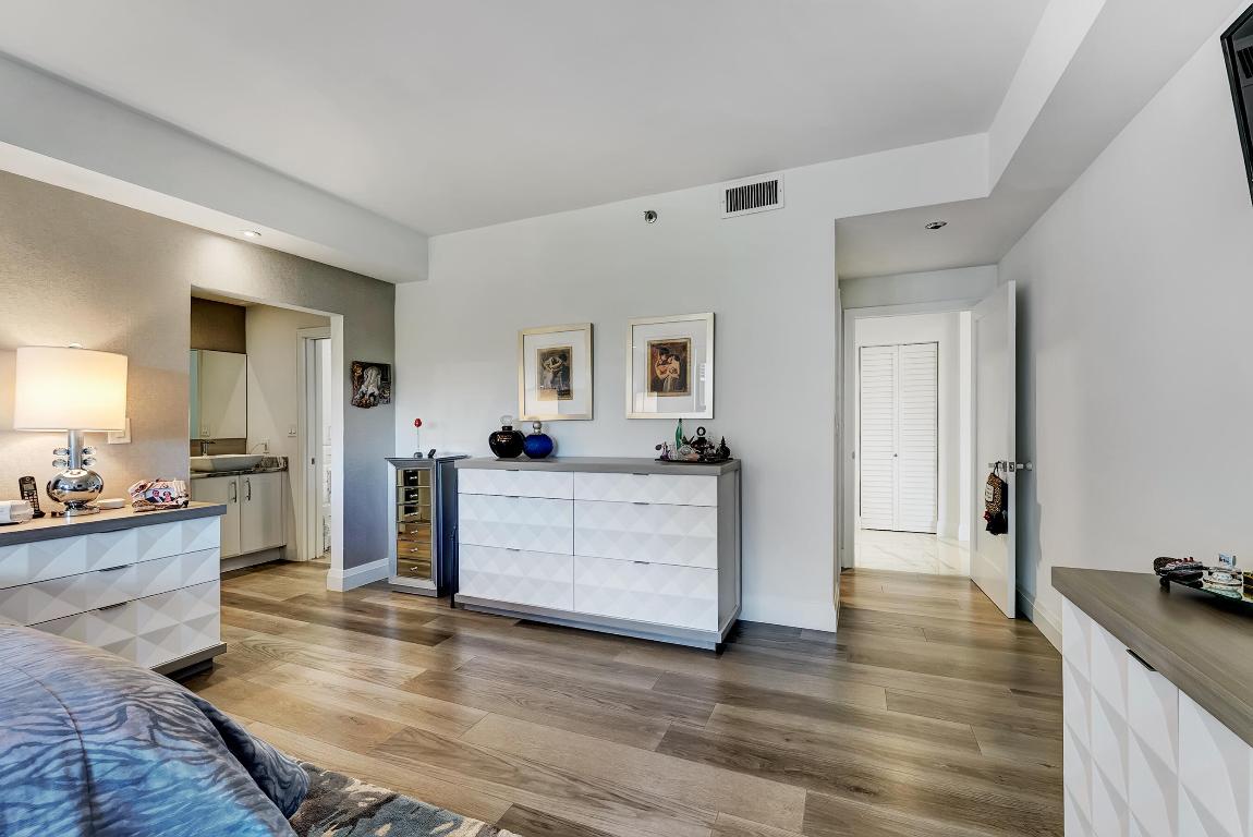 IMPERIAL ROYALE AT BOCA POINTE CONDO - Residential