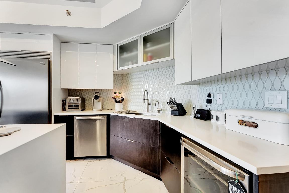 IMPERIAL ROYALE AT BOCA POINTE CONDO - Residential