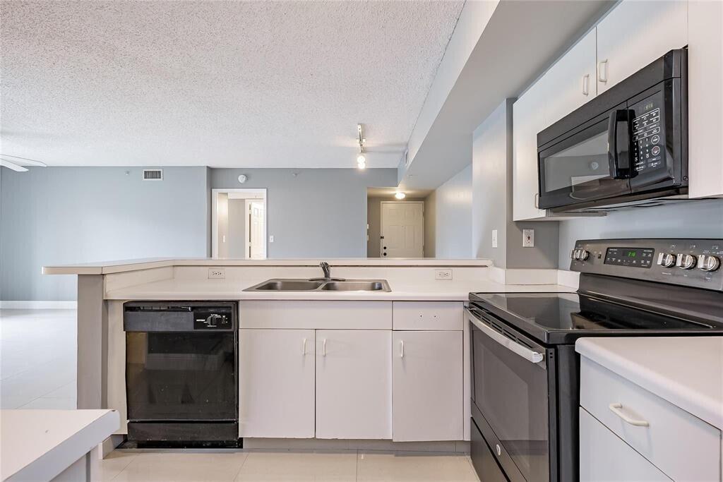ROYAL GRAND CONDO - Residential Lease
