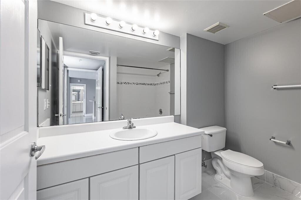 ROYAL GRAND CONDO - Residential Lease