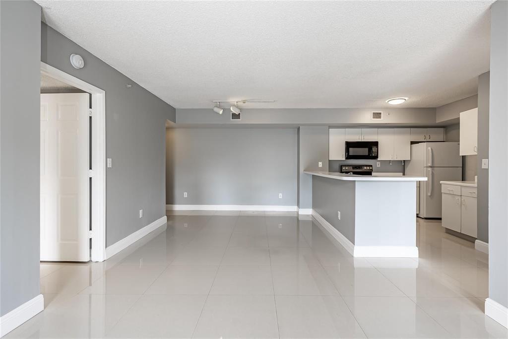ROYAL GRAND CONDO - Residential Lease