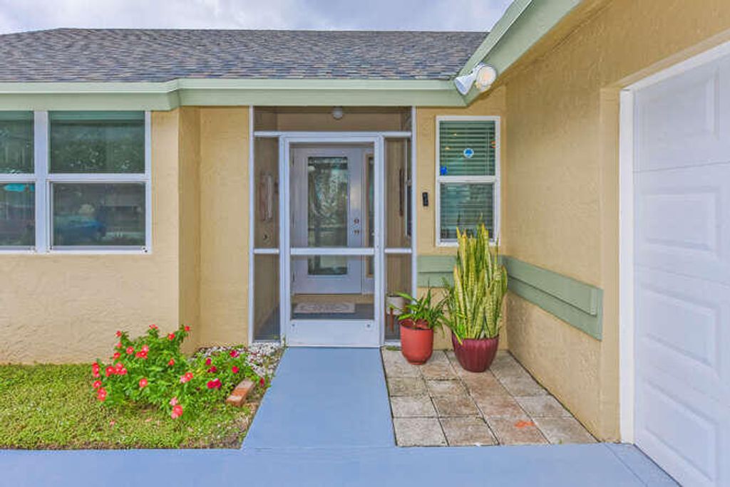 Photo of 1817 Stonehaven Drive, Boynton Beach, FL 33436 (MLS # R11147936)