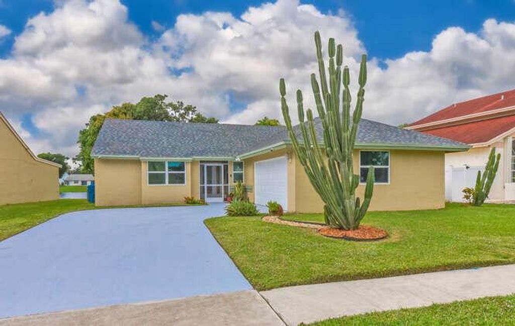 Photo of 1817 Stonehaven Drive, Boynton Beach, FL 33436 (MLS # R11147936)