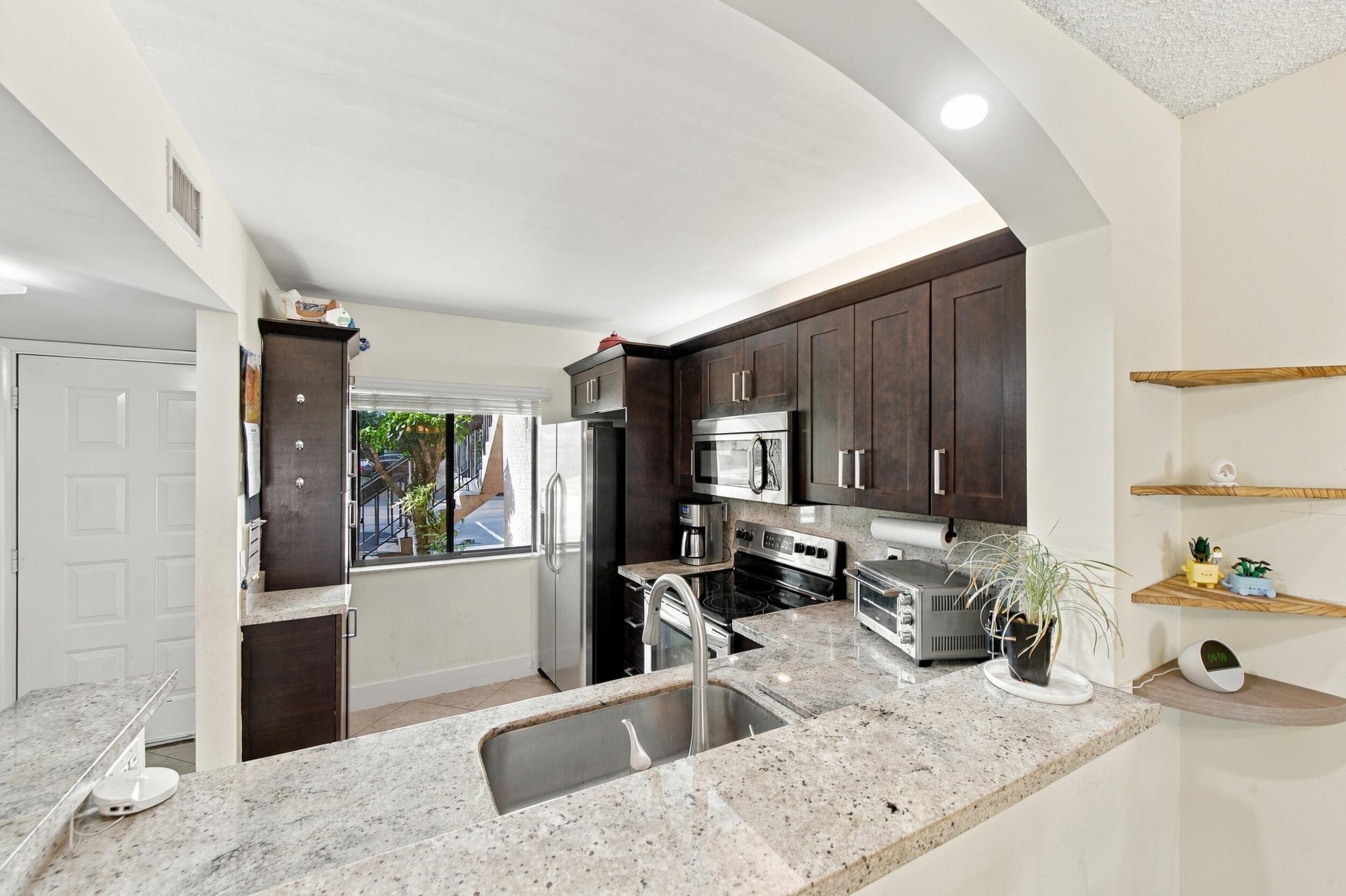 6585 Somerset Drive 102