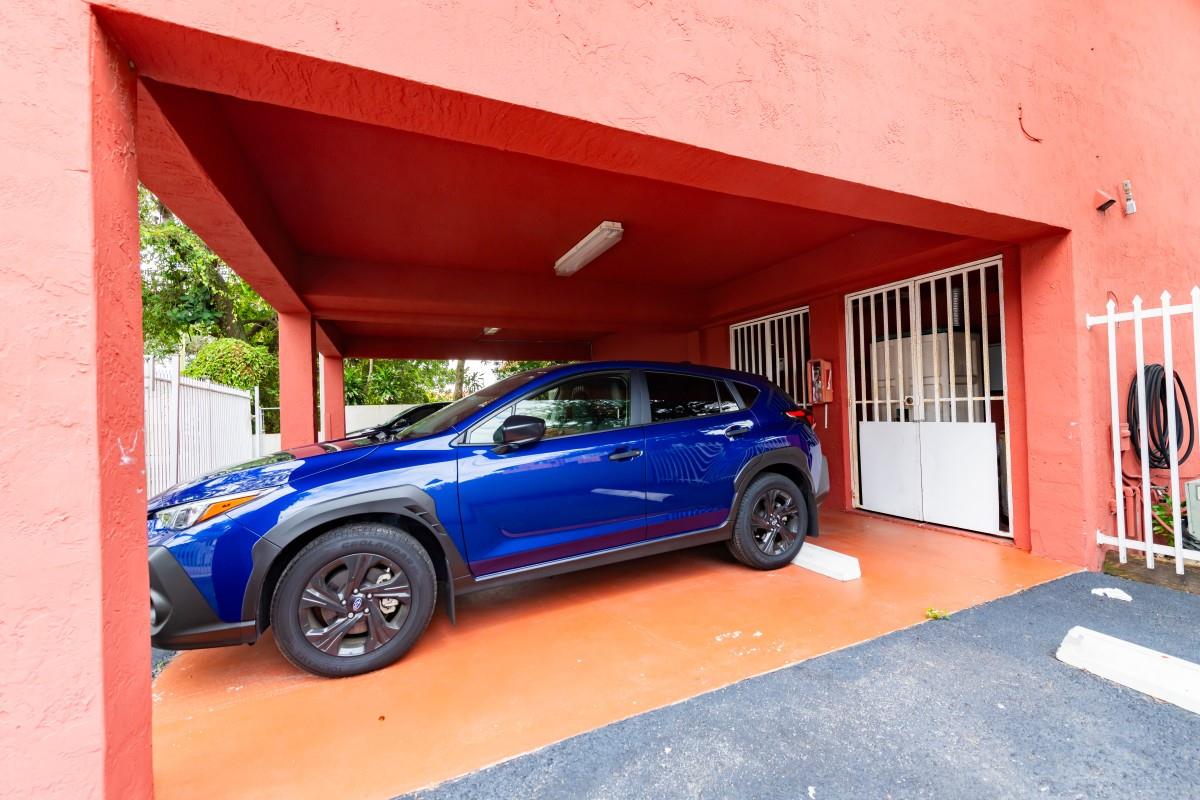 SEVENTEENTH PLACE CONDO - Residential