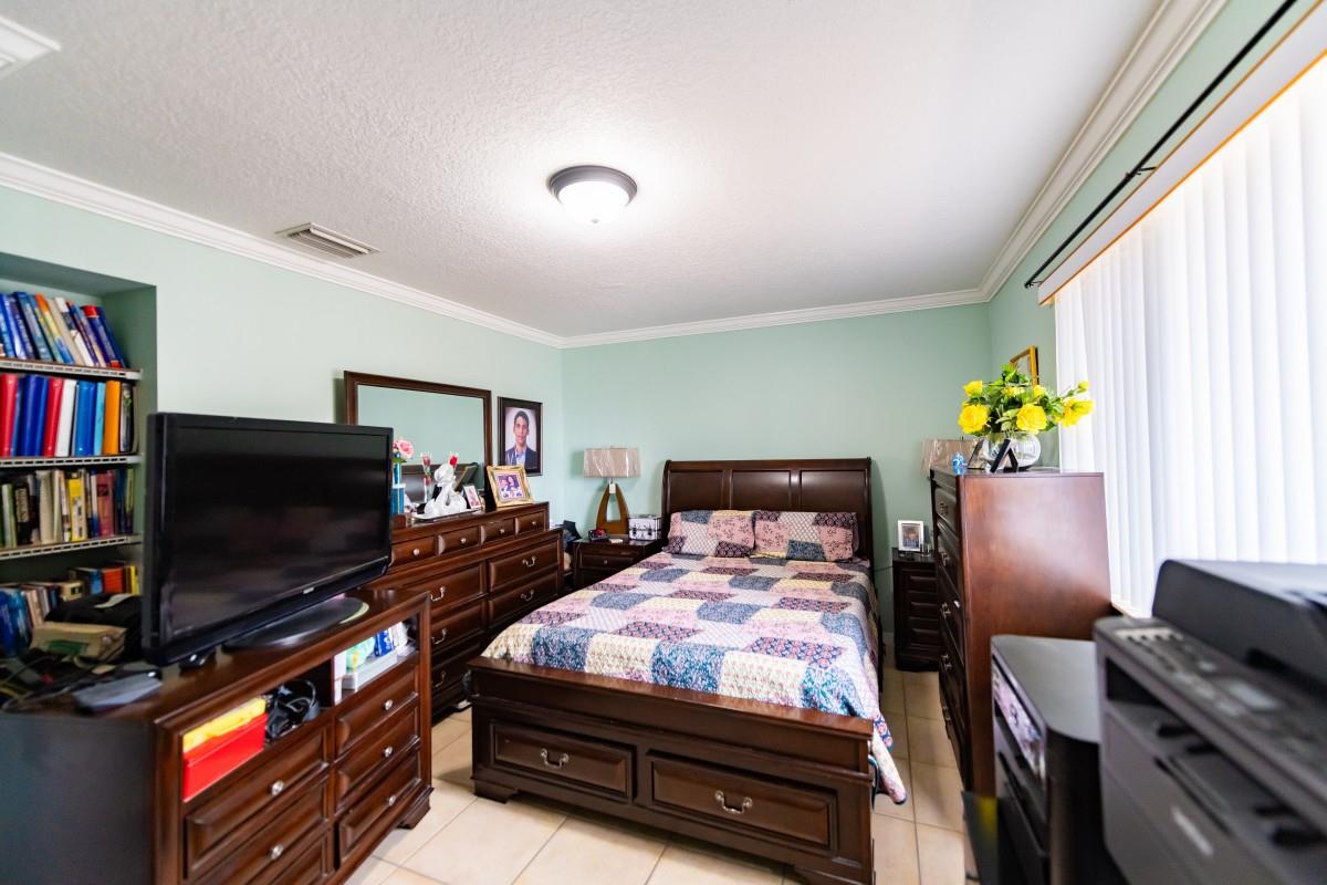 SEVENTEENTH PLACE CONDO - Residential