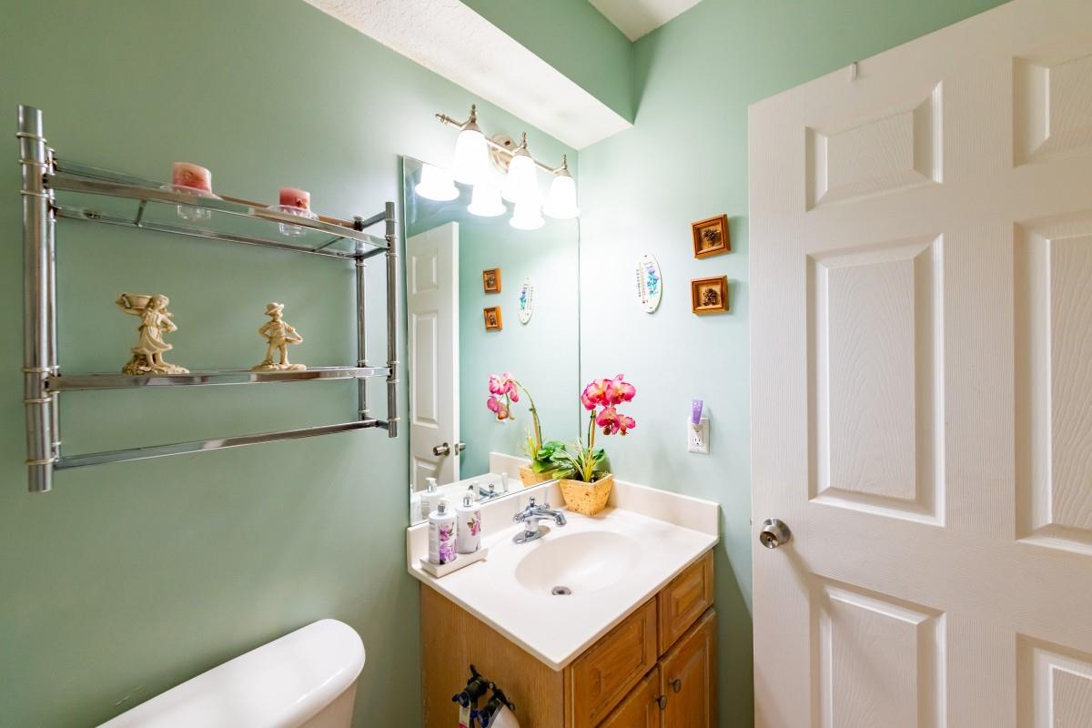 SEVENTEENTH PLACE CONDO - Residential