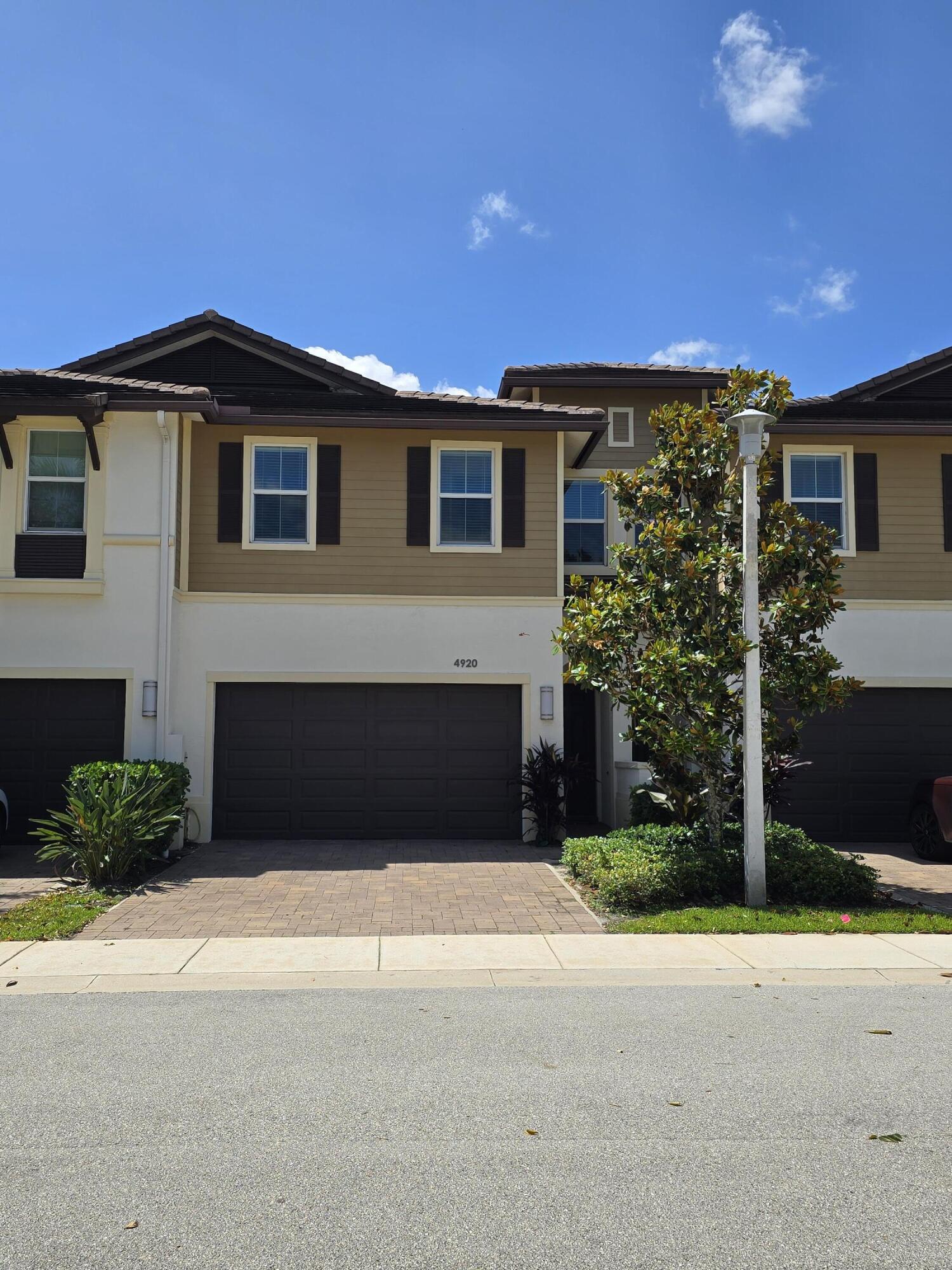 POINTE MIDTOWN - Residential