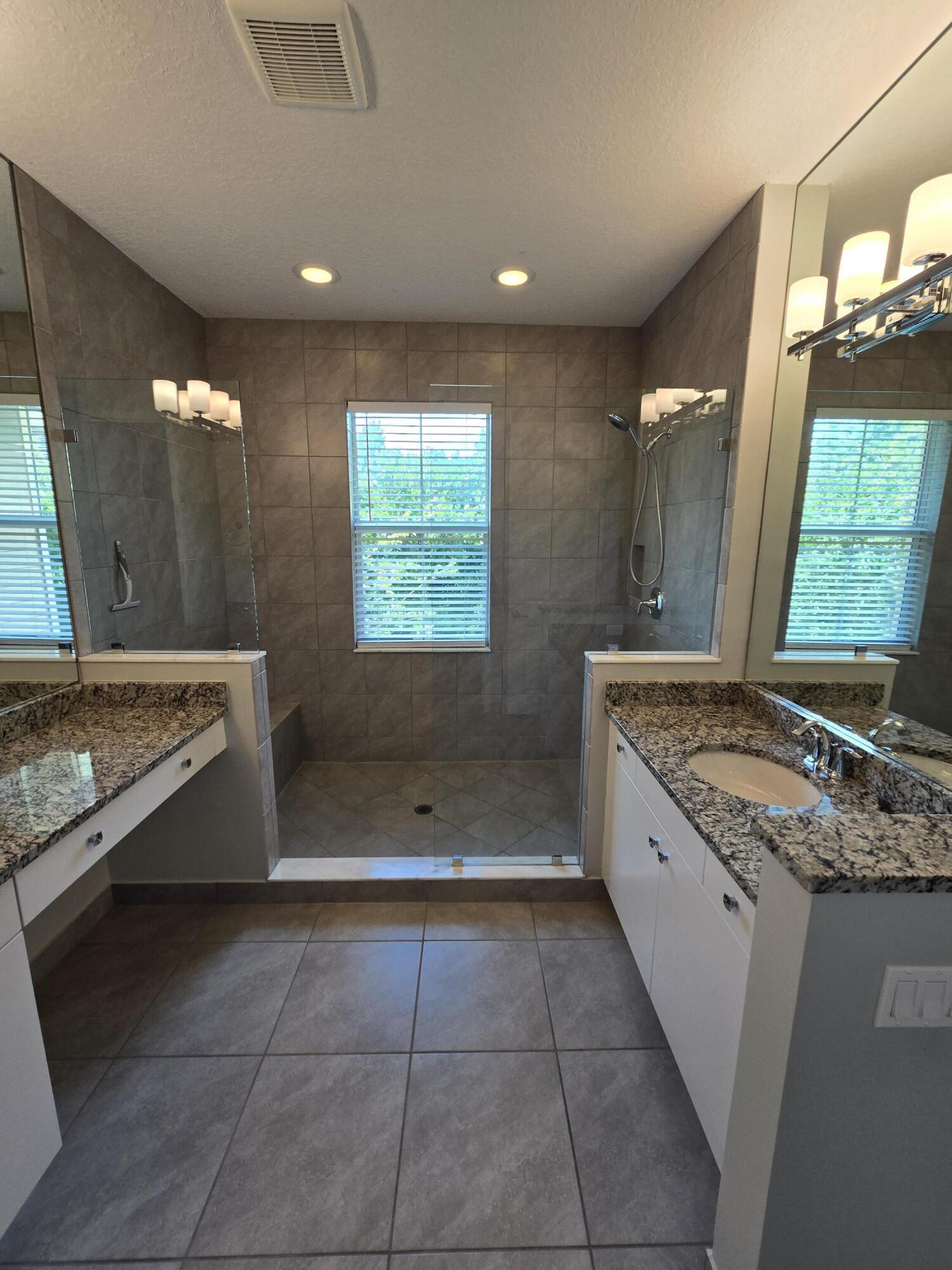POINTE MIDTOWN - Residential