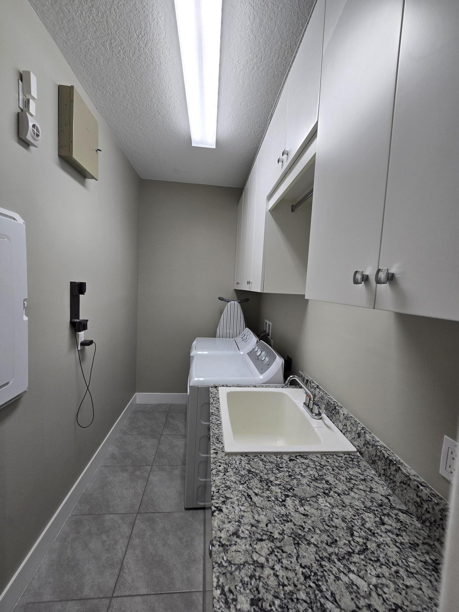 POINTE MIDTOWN - Residential