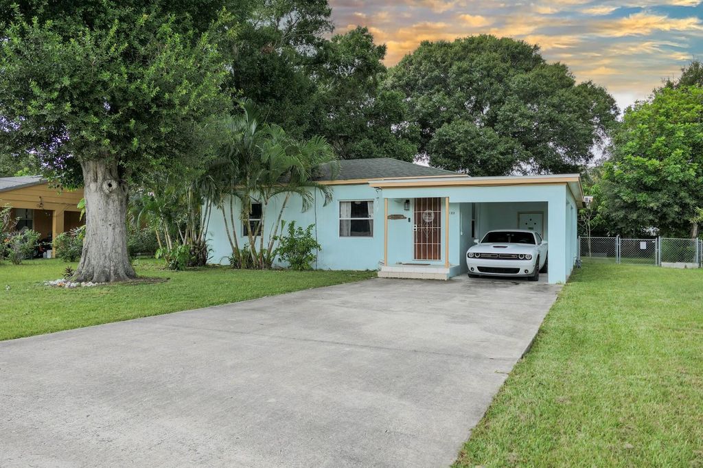 Photo of 1103 Beach Court, Fort Pierce, FL 34950 (MLS # R11014708)
