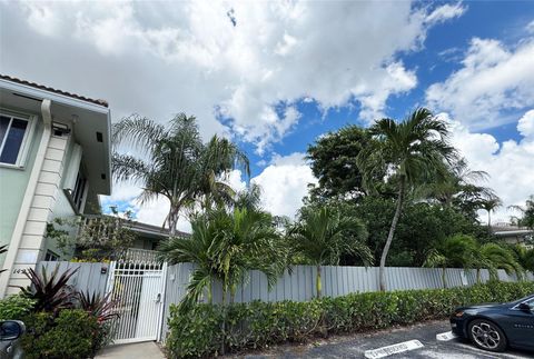 1423 Holly Heights Dr 13 Fort Lauderdale FL 33304