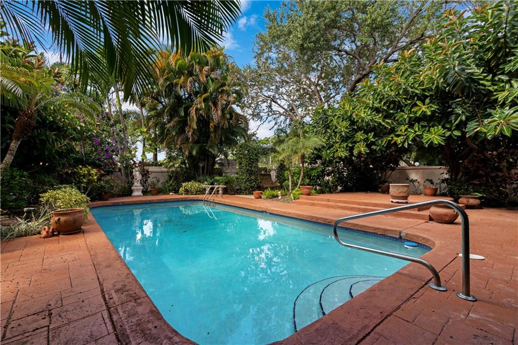 Villa Deste Condo - Residential