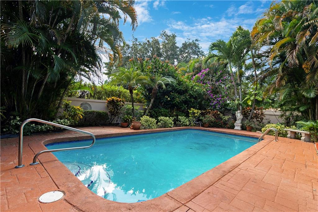 Villa Deste Condo - Residential