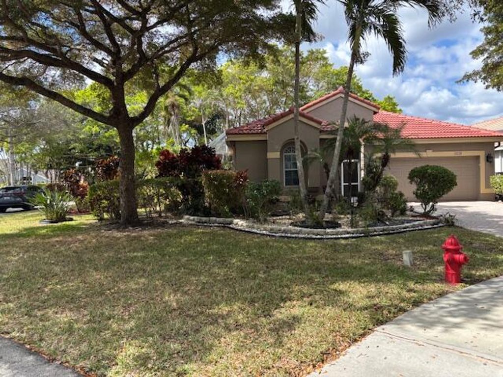 Photo of 10133 Diamond Lake Road, Boynton Beach, FL 33437 (MLS # R11161823)