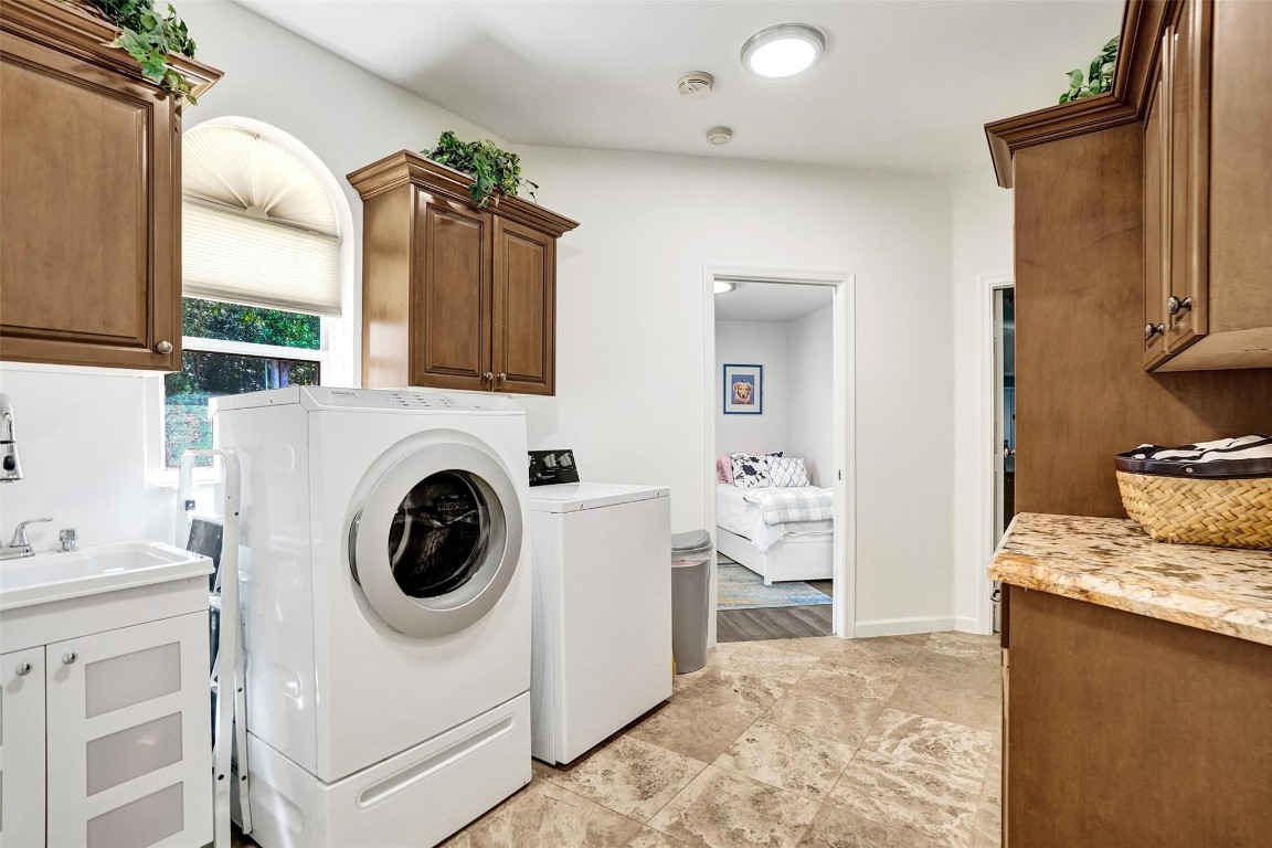 Las Brisas 142-25 B - Residential