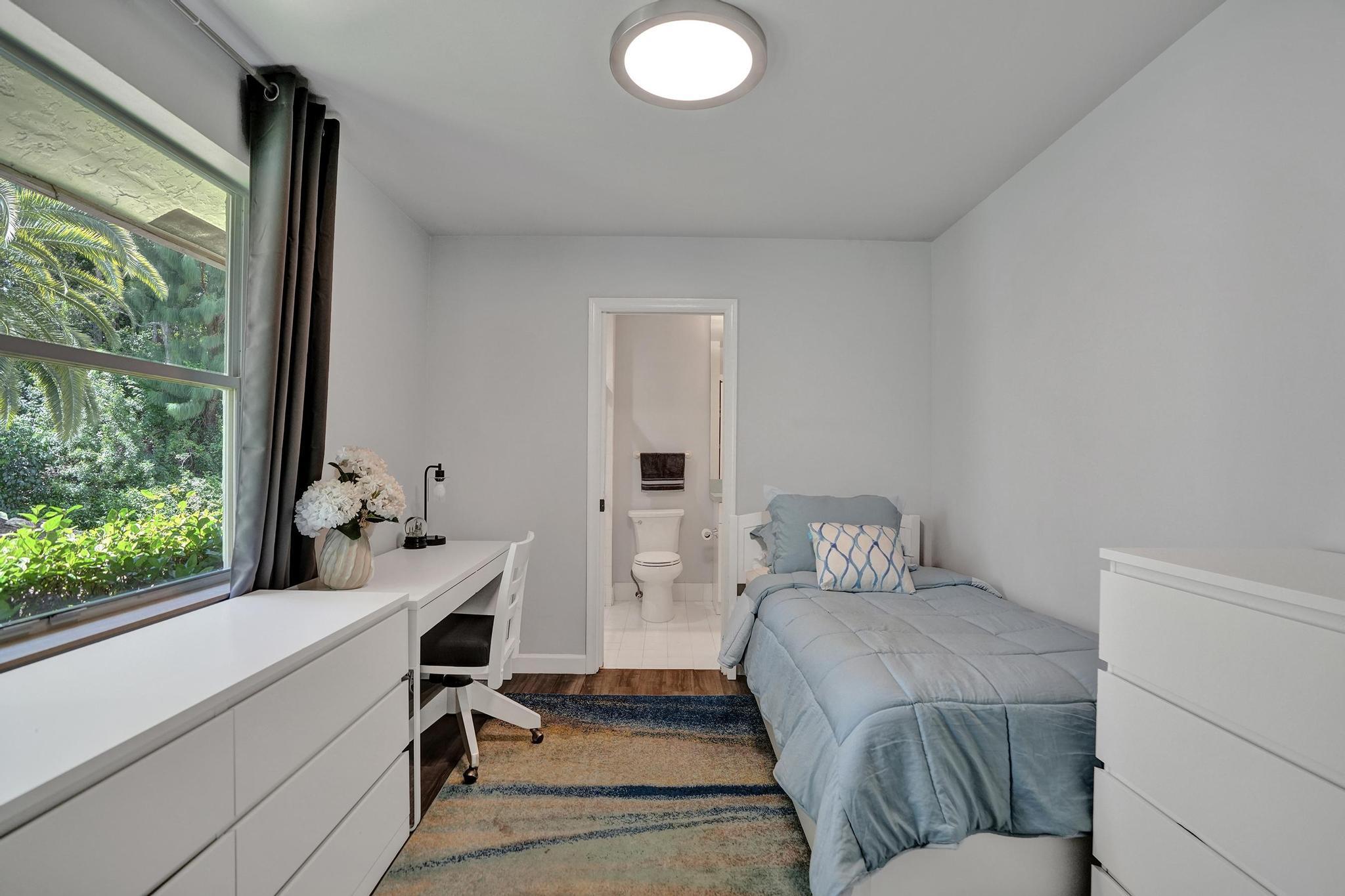 Las Brisas 142-25 B - Residential