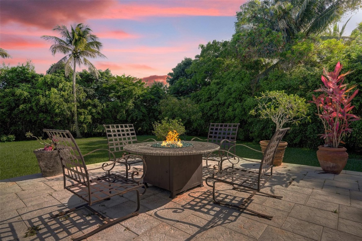 Las Brisas 142-25 B - Residential