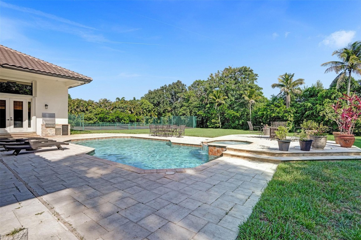 Las Brisas 142-25 B - Residential