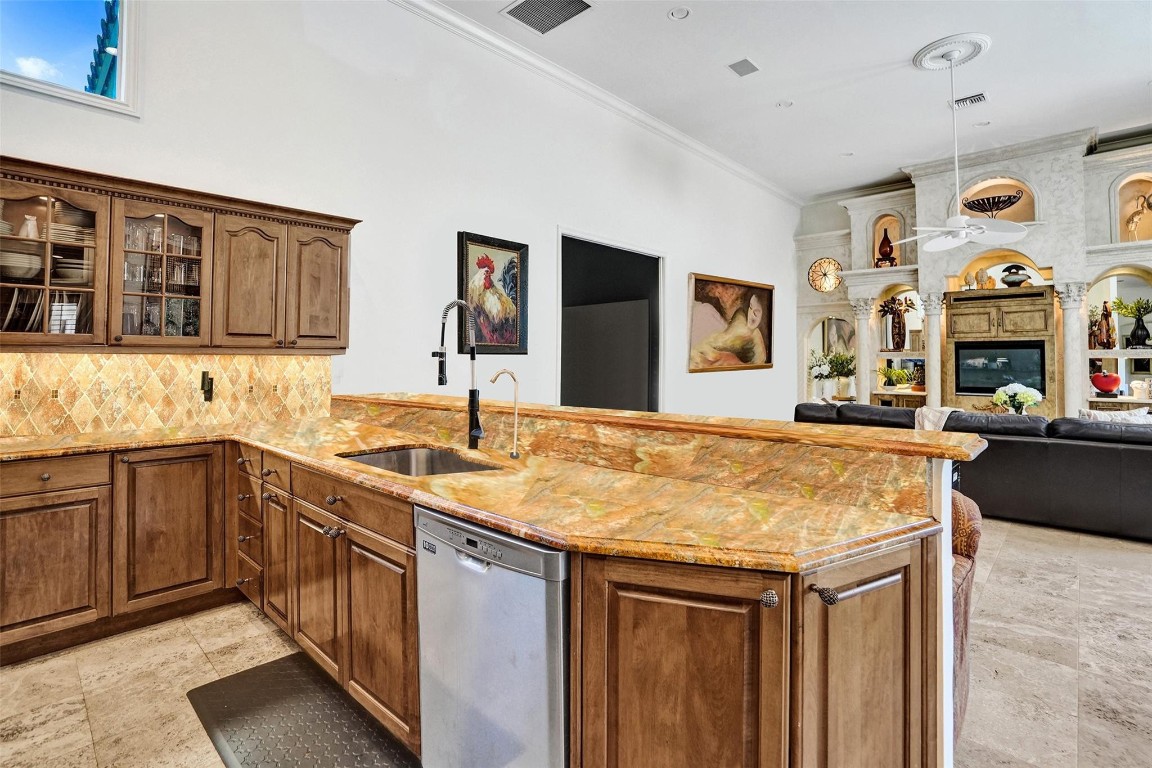 Las Brisas 142-25 B - Residential