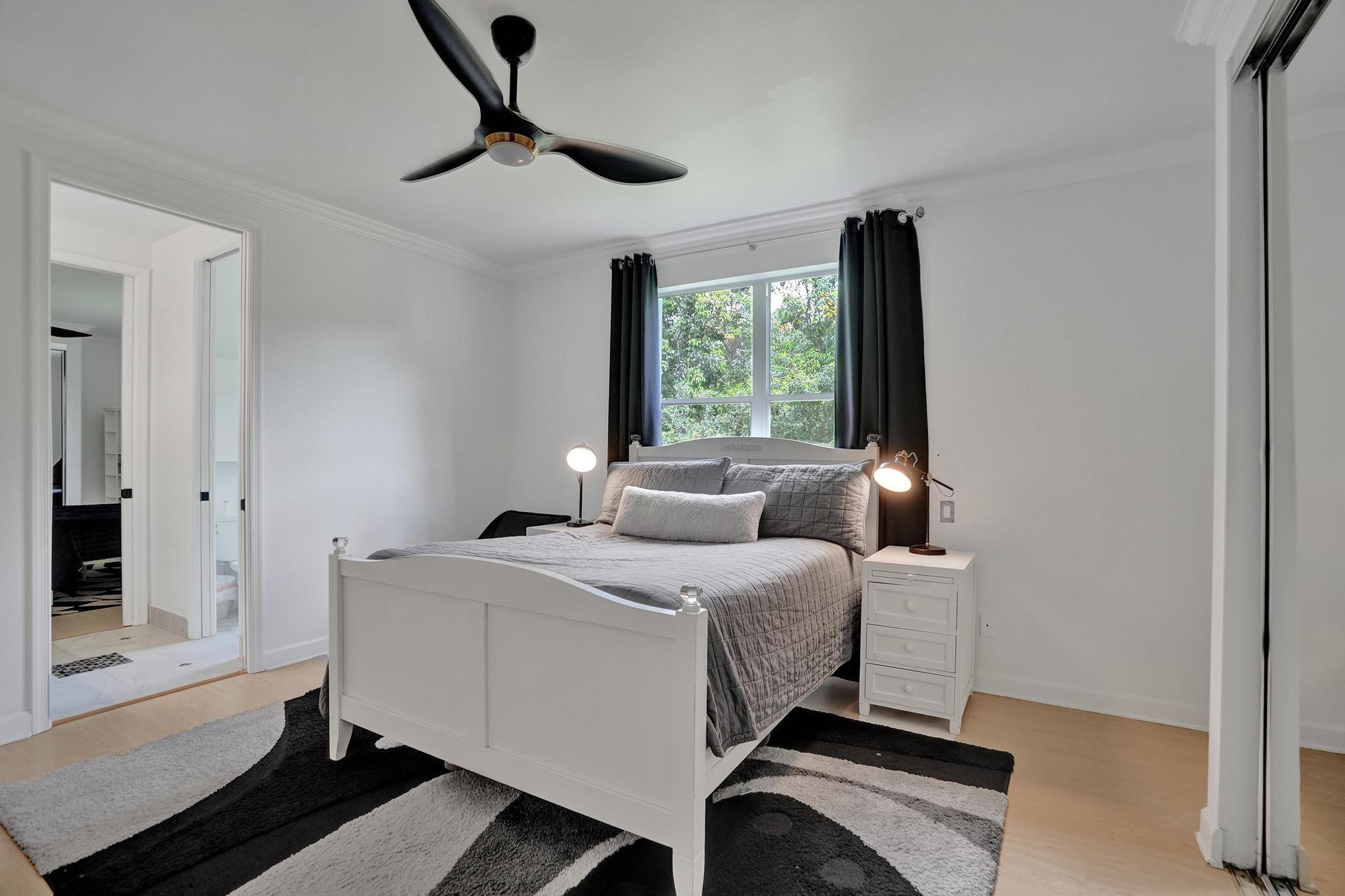 Las Brisas 142-25 B - Residential