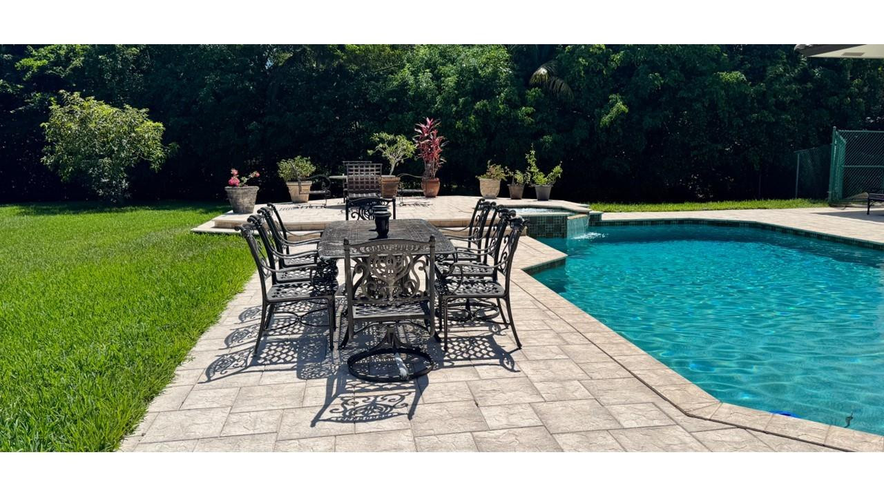 Las Brisas 142-25 B - Residential