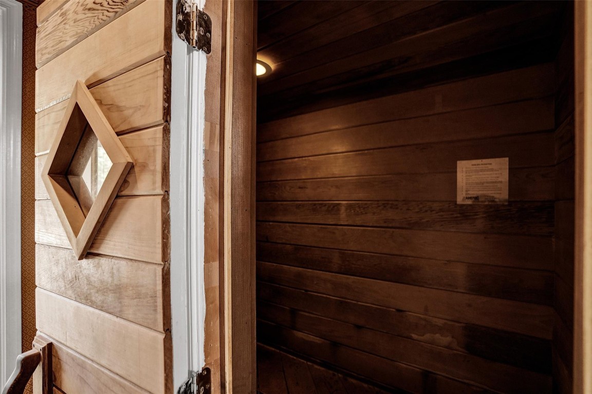 Las Brisas 142-25 B - Residential