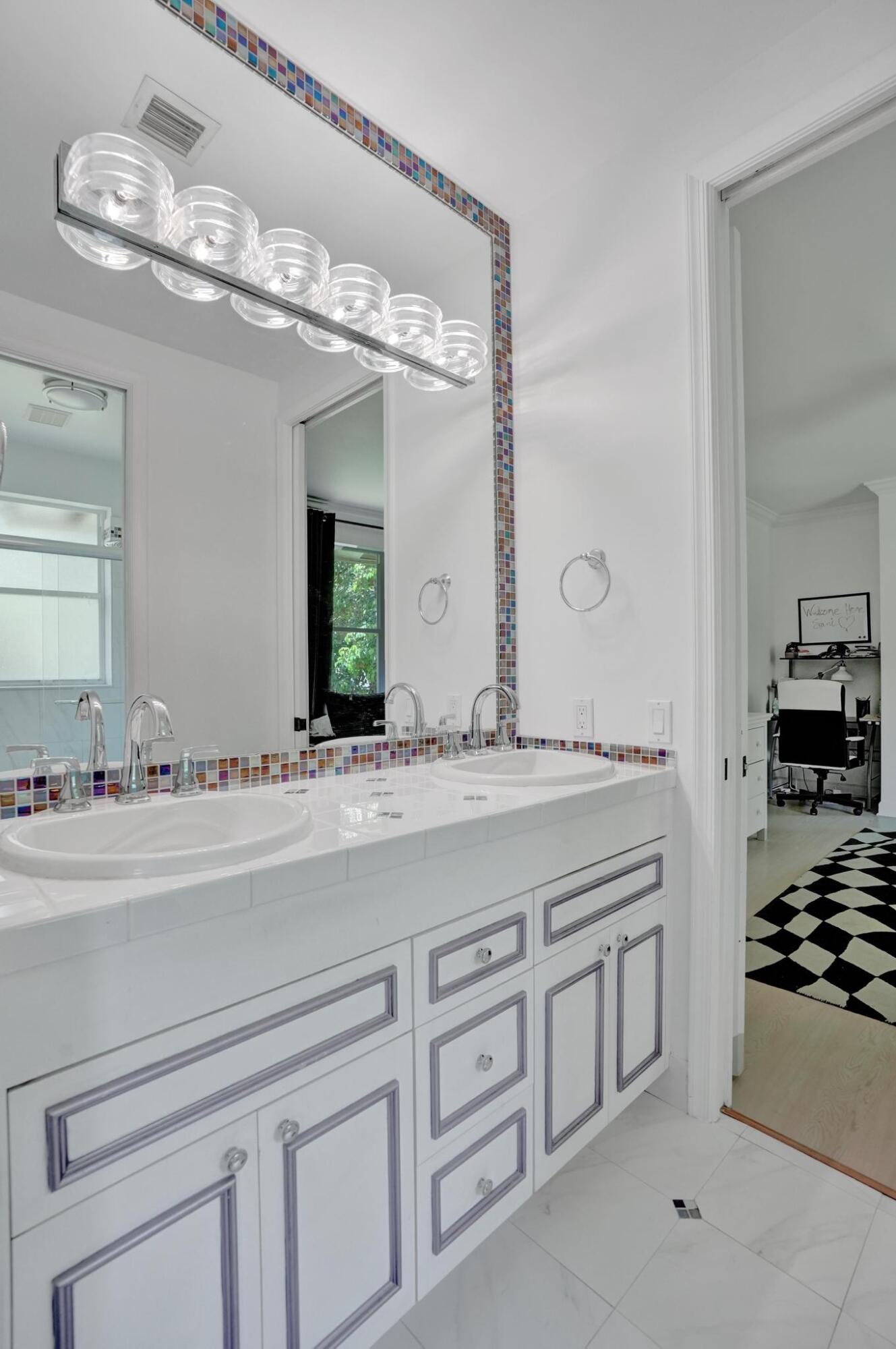 Las Brisas 142-25 B - Residential