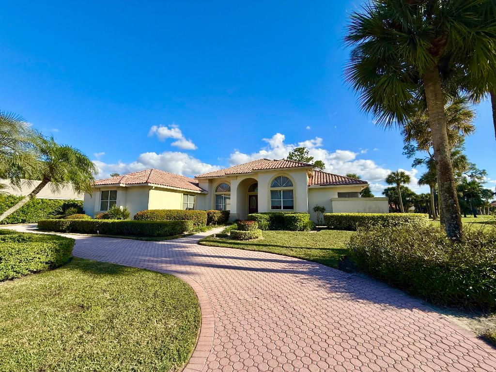 1792 Breakers West Boulevard