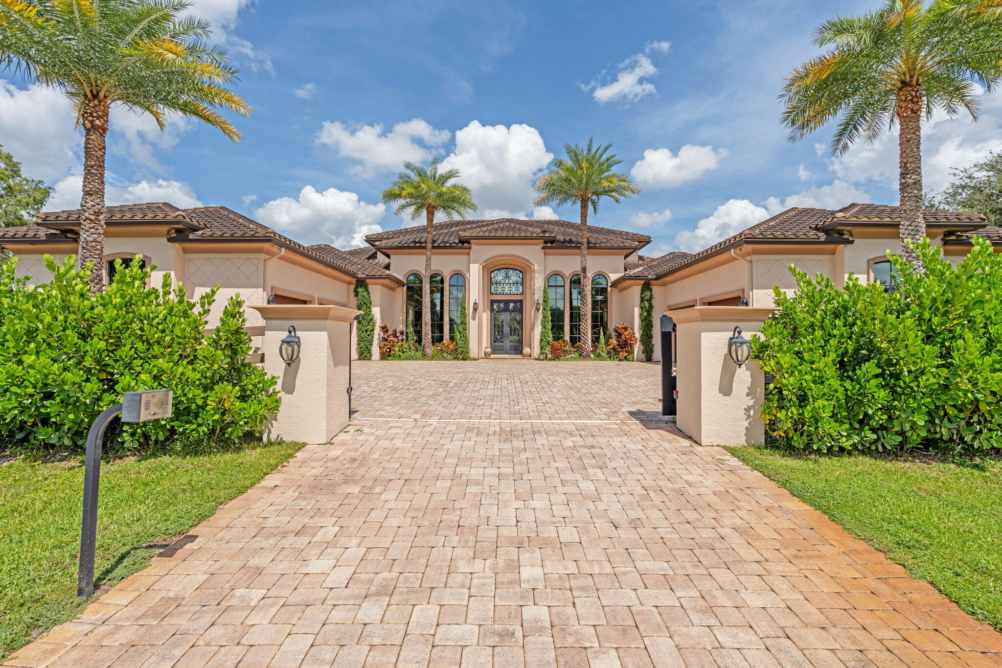 1601 Clydesdale Avenue