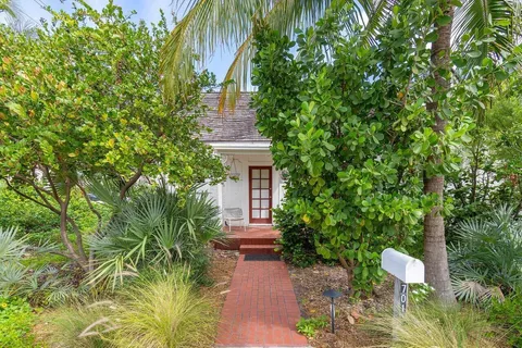 701 SE 1st Street, Delray Beach, FL MLS: R10974144