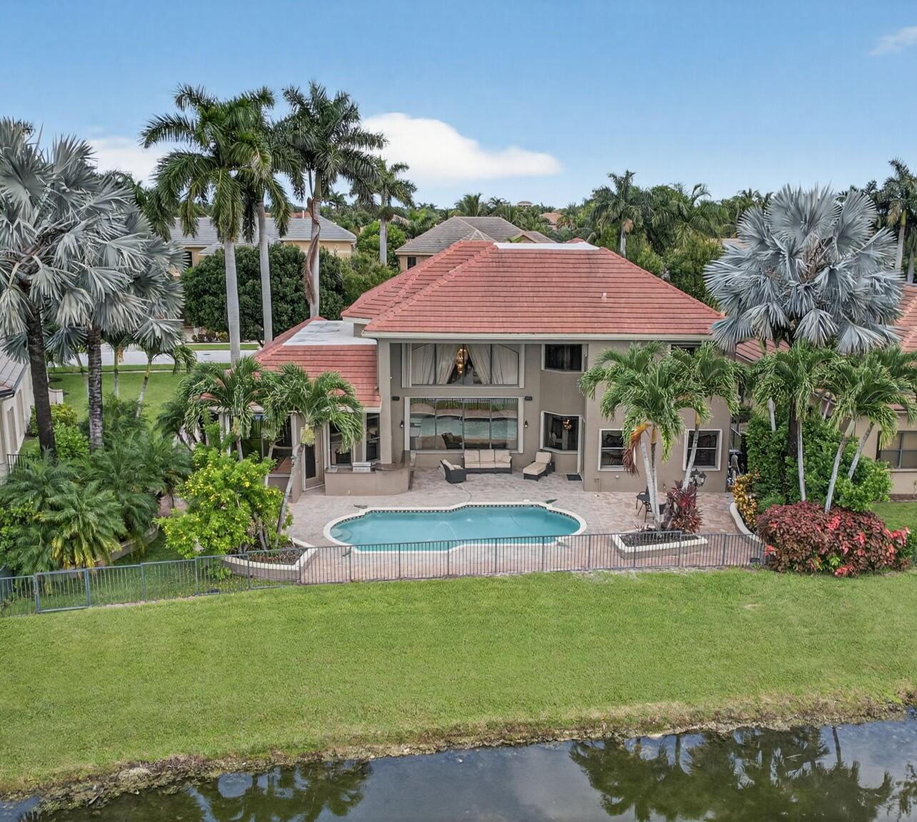 10514 Versailles Boulevard