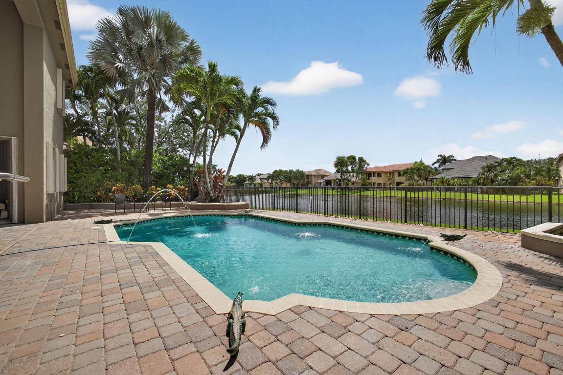 10514 Versailles Boulevard