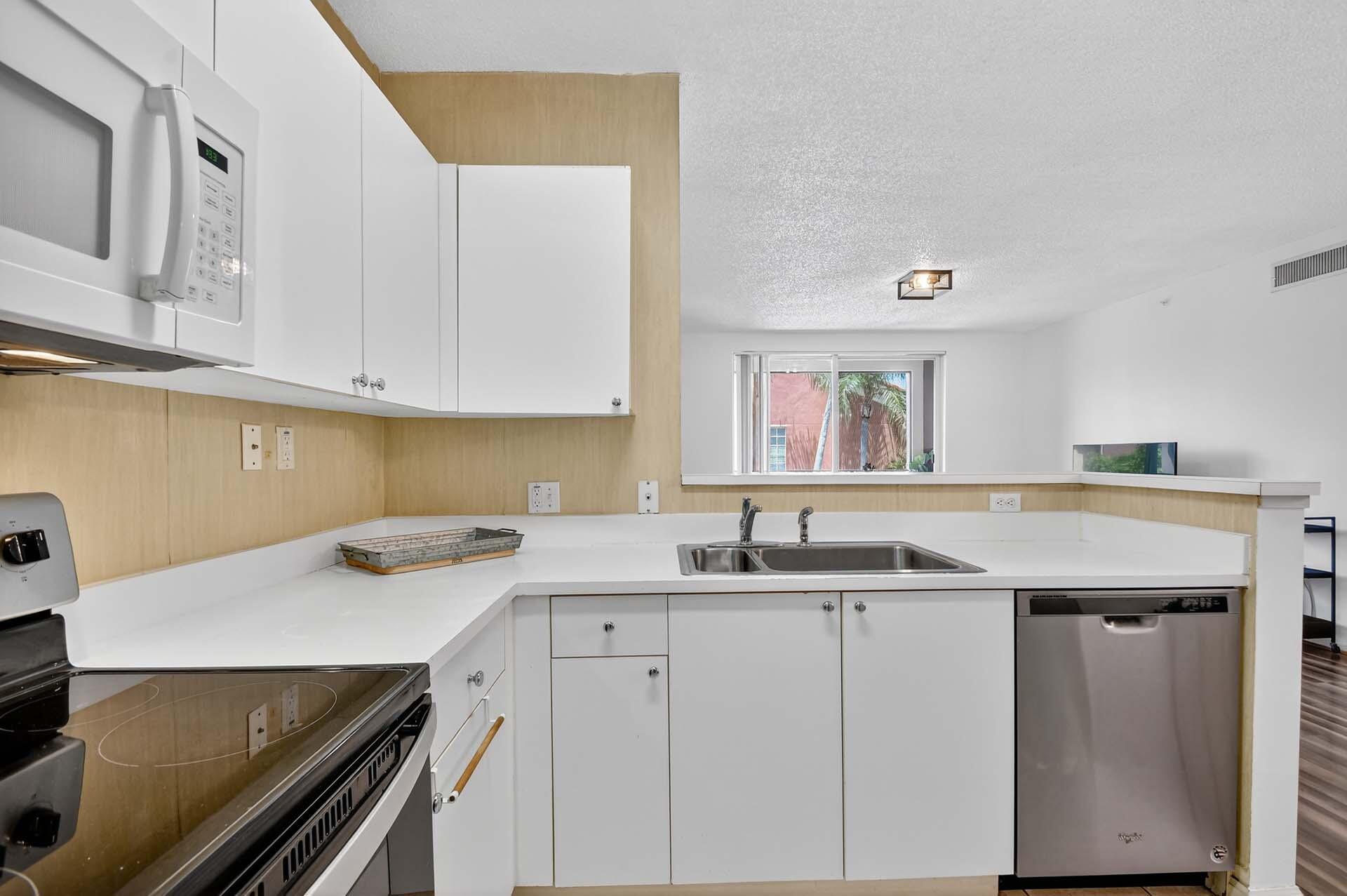 ST ANDREWS AT POLO CLUB CONDO - Residential