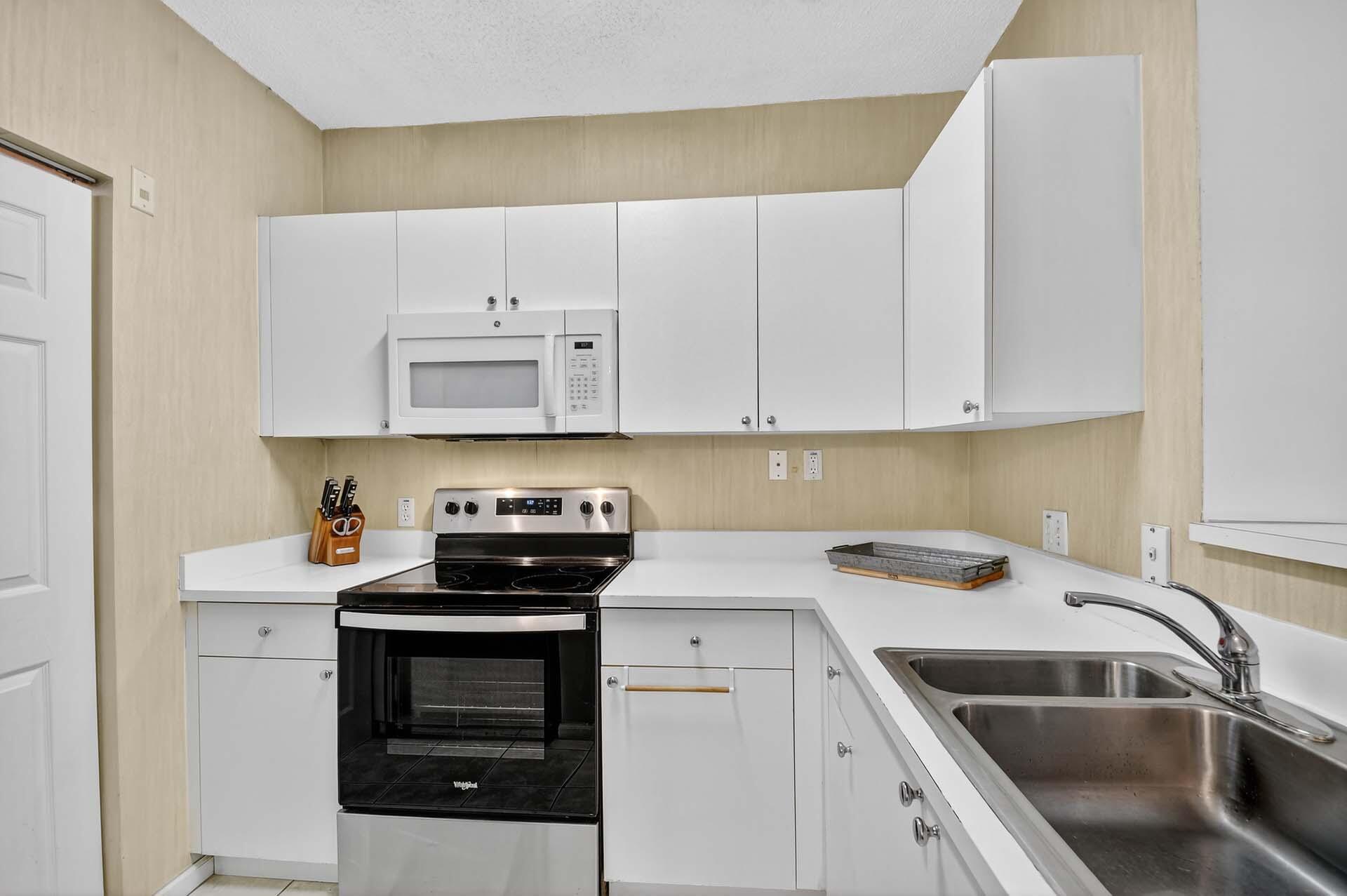 ST ANDREWS AT POLO CLUB CONDO - Residential