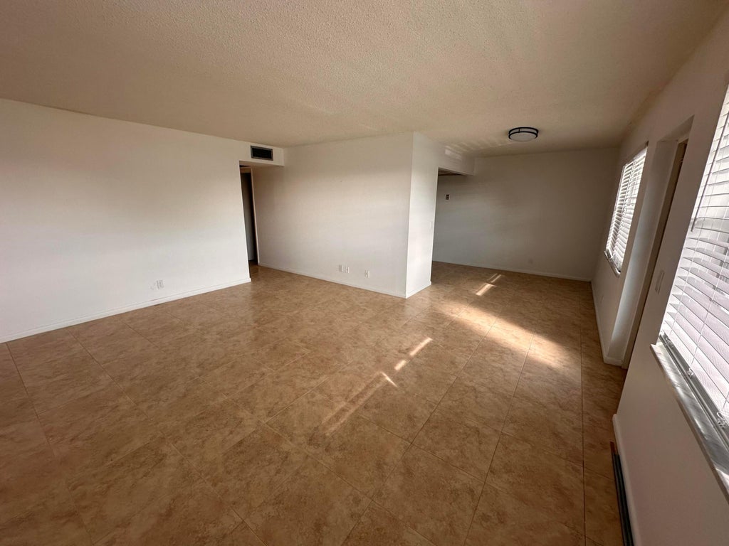 Photo of 163 Somerset Crescent #H, West Palm Beach, FL 33417 (MLS # B26024400)