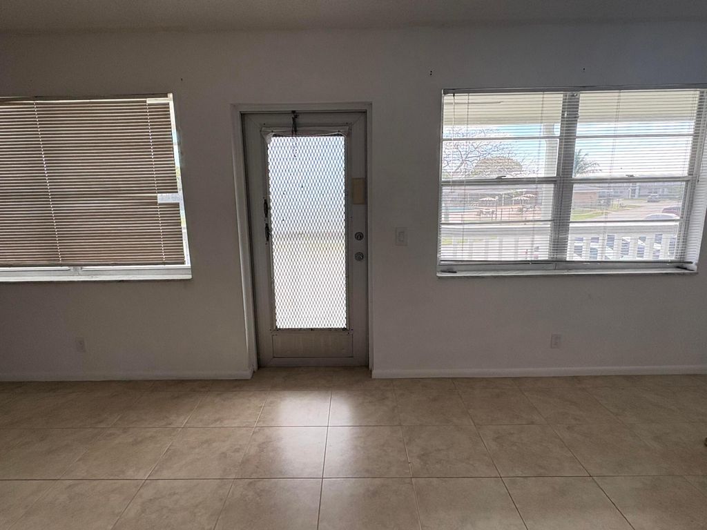 Photo of 163 Somerset Crescent #H, West Palm Beach, FL 33417 (MLS # B26024400)